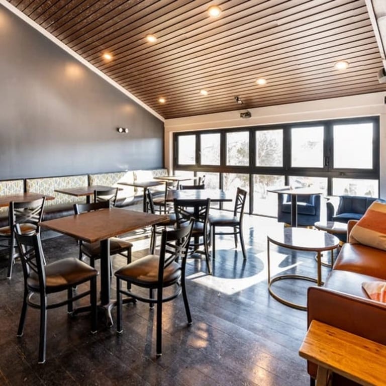 A Comfortable Place for Seafood Dining